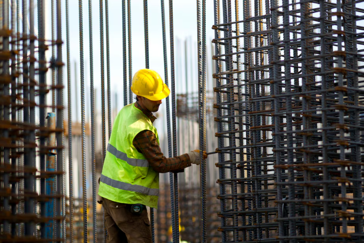 Diseño de estructuras en concreto, acero y madera